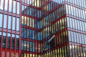 The Red Mirror Building in Seoul / Le Red Mirror Building à Séoul /