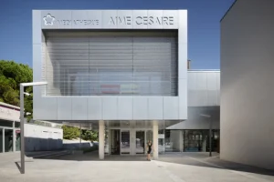 Aimé Césaire Mediathek Codina Architektonisches Metallgewebe